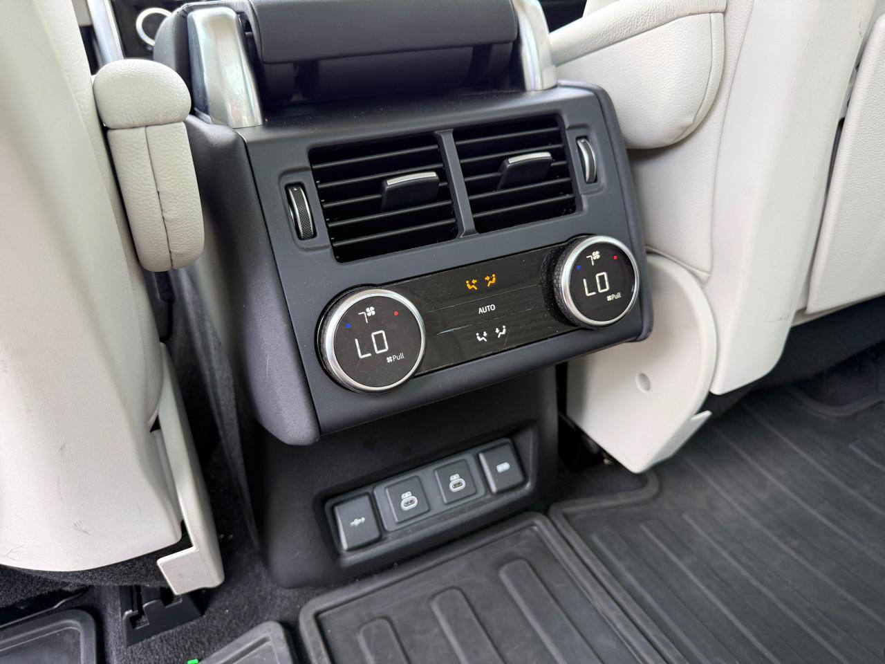 Used 2022 Land Rover Discovery S AWD/4WD image 30