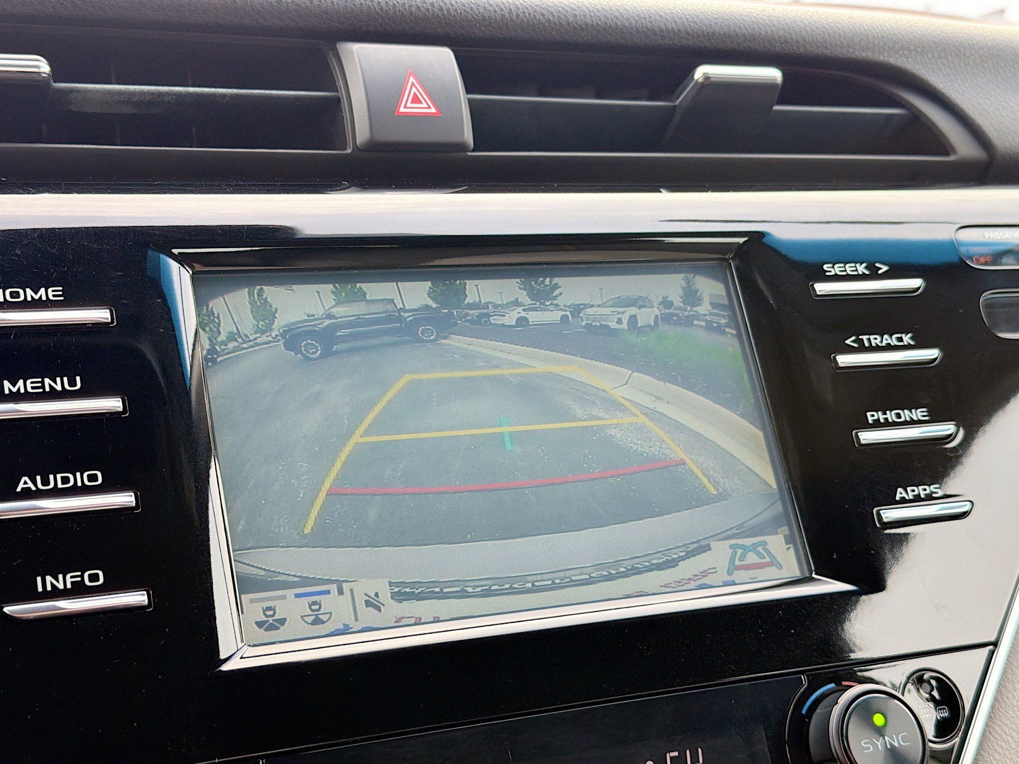 Used 2018 Toyota Camry XLE FWD image 16