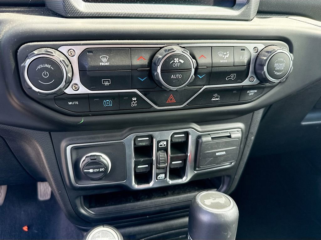 Used 2023 Jeep Wrangler Unlimited Sahara AWD/4WD image 14