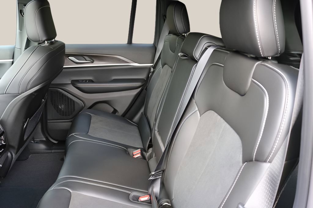 New 2026 Jeep Grand Cherokee Altitude RWD image 15