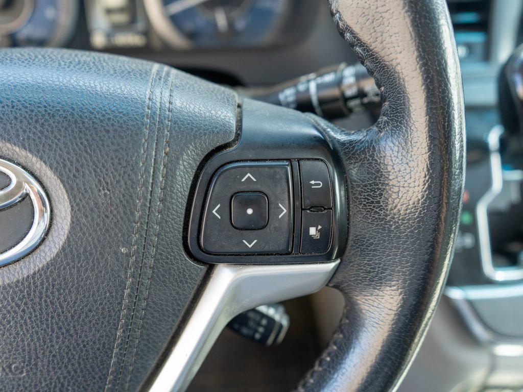 Used 2015 Toyota Sienna XLE w/ XLE Navigation Package AWD/4WD image 19