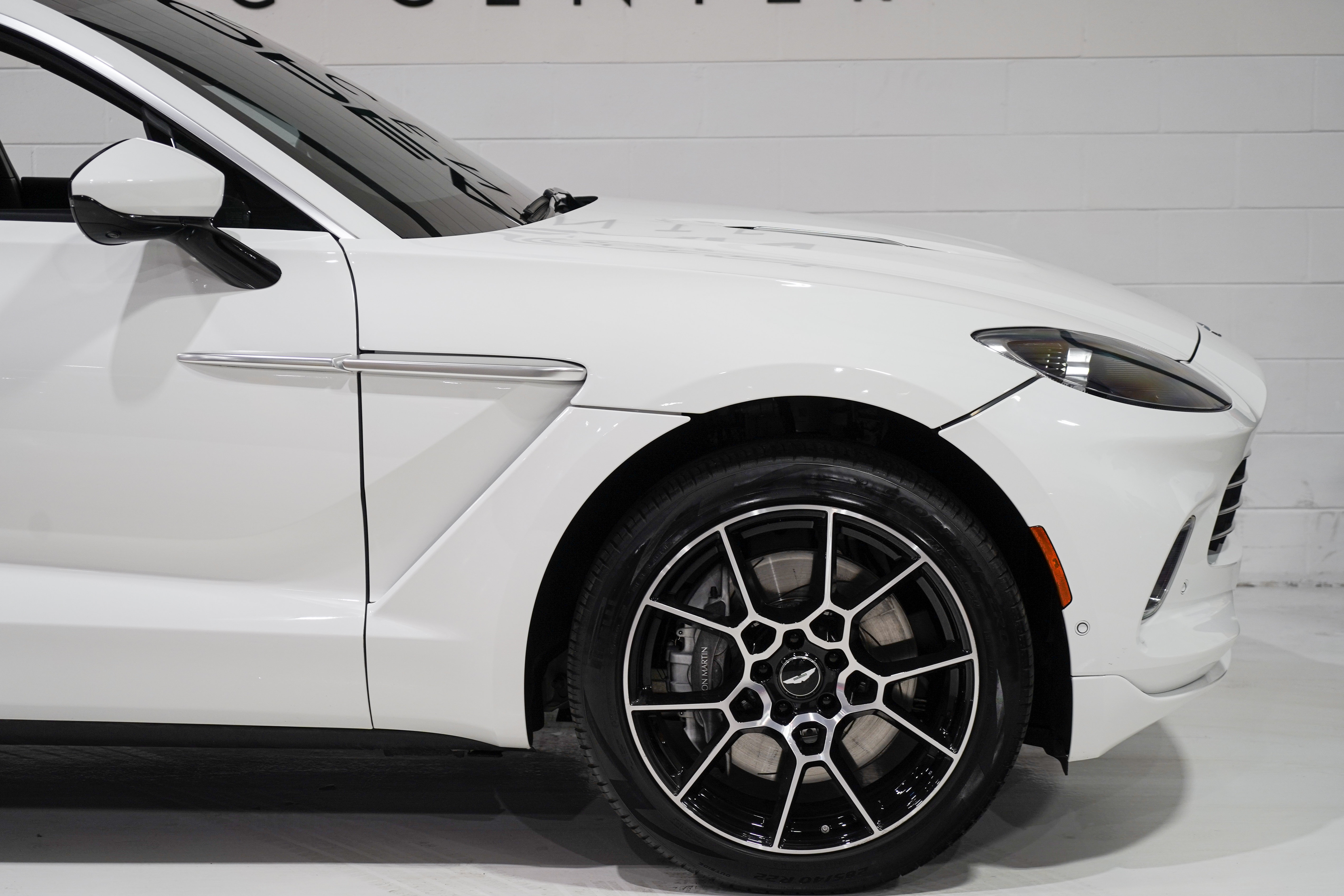 Used 2022 Aston Martin DBX AWD/4WD image 23