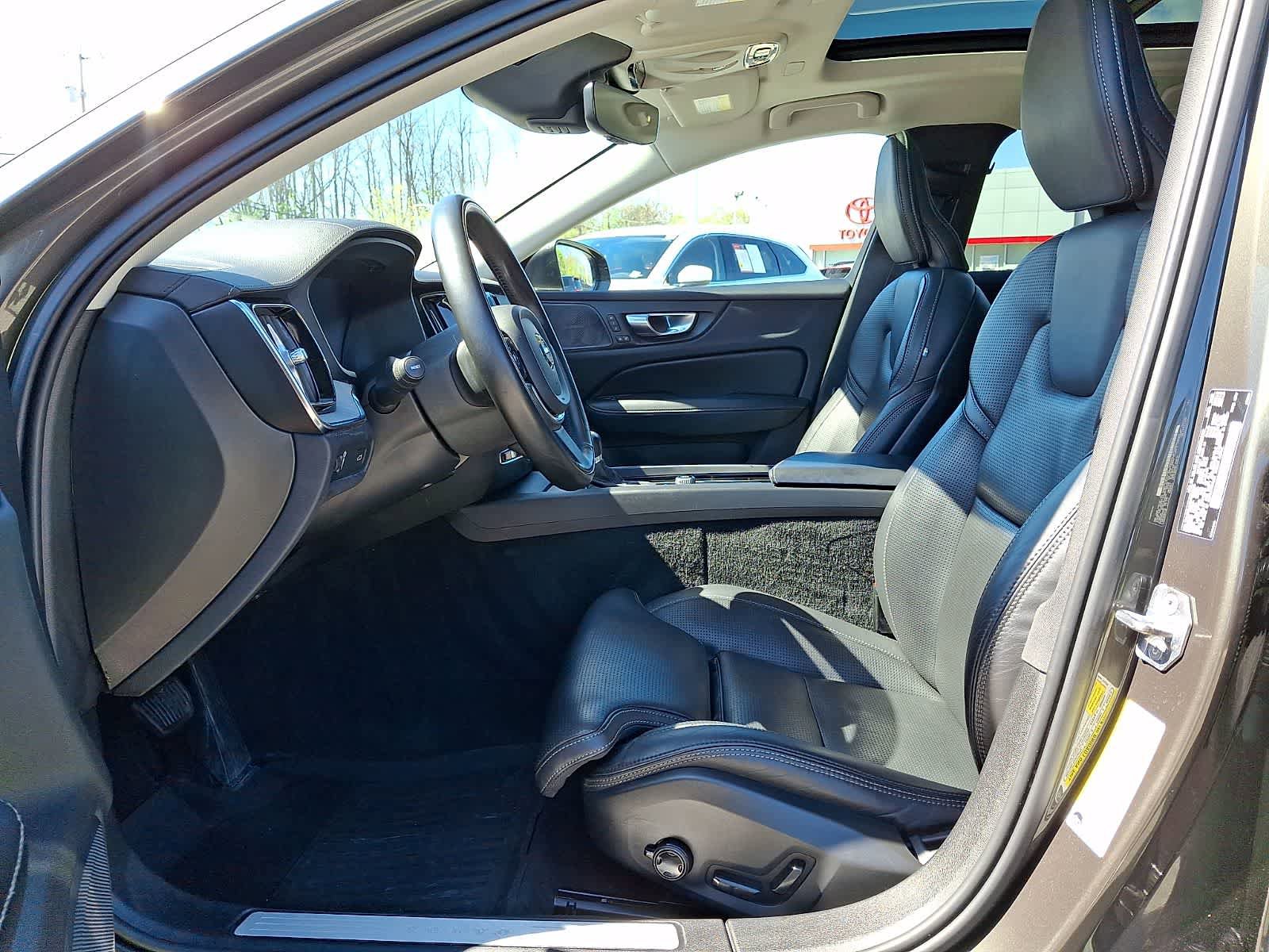 Used 2021 Volvo V60 T5 Cross Country w/ Lounge Package AWD/4WD image 14