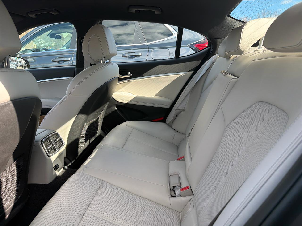Used 2024 Genesis G70 2.5T image 19
