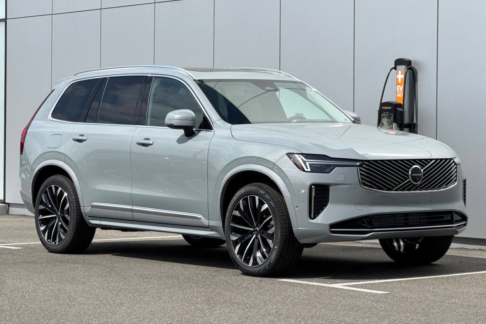 New 2026 Volvo XC90 T8 Ultra w/ Protection Package AWD/4WD image 7