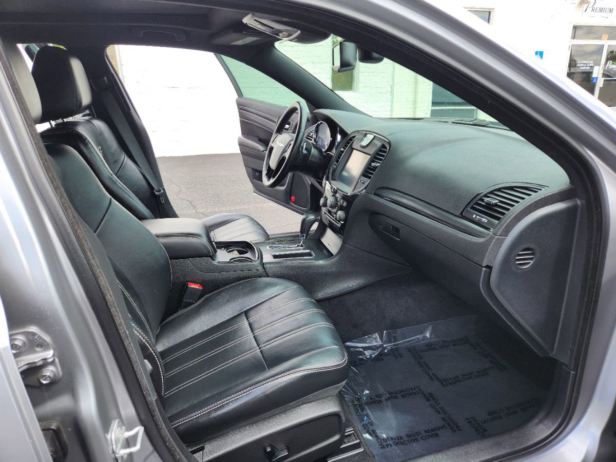 Used 2014 Chrysler 300 S w/ Luxury Group RWD image 13