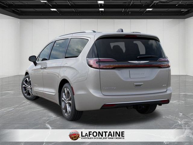 New 2026 Chrysler Pacifica Pinnacle w/ Trailer Tow Group AWD/4WD image 3