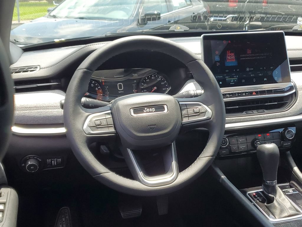 Used 2024 Jeep Compass Latitude w/ Sun and Sound Group AWD/4WD image 12