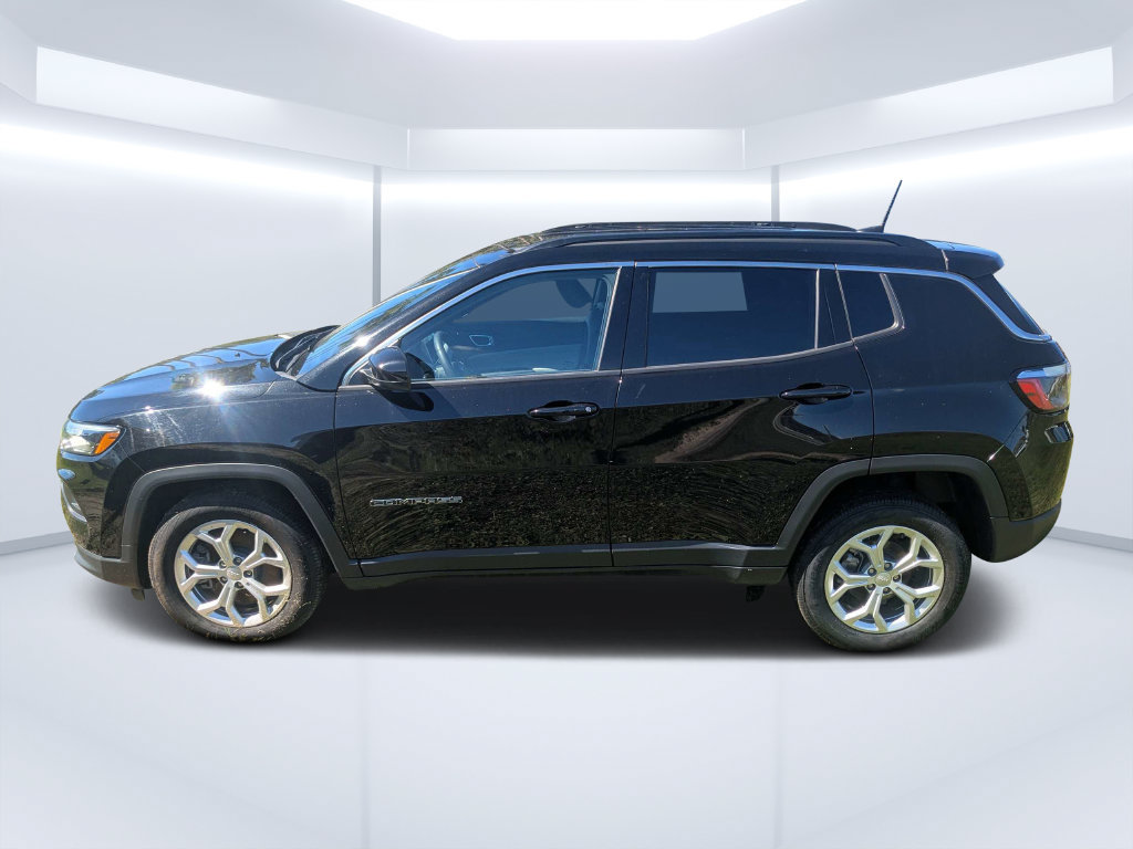 Used 2024 Jeep Compass Latitude AWD/4WD image 8