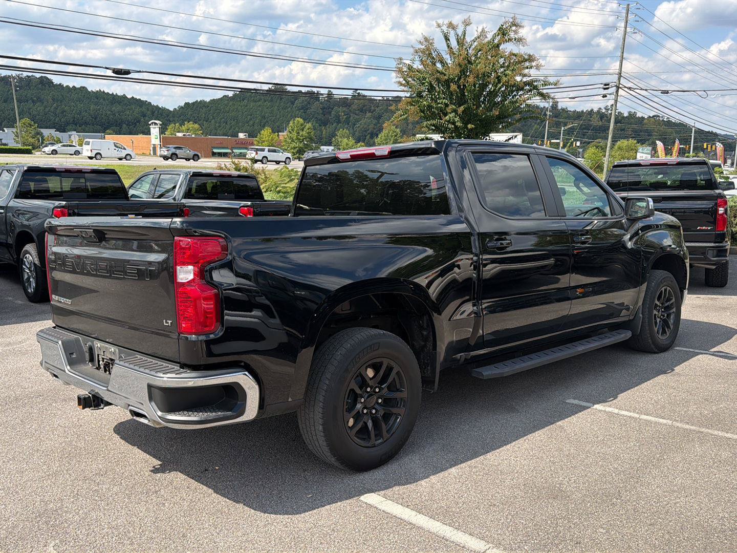 Used 2024 Chevrolet Silverado 1500 LT w/ Z71 Off-Road Package AWD/4WD image 3