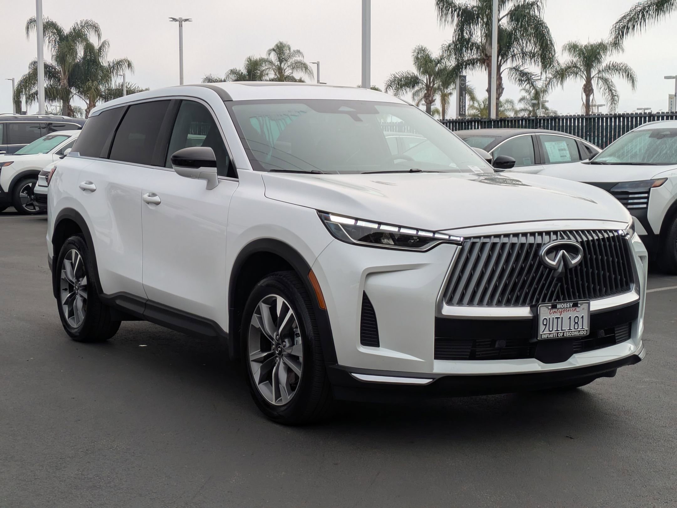 Used 2026 INFINITI QX60 Pure w/ Cargo Package image 2