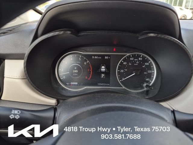 Used 2022 Nissan Versa SV FWD image 26