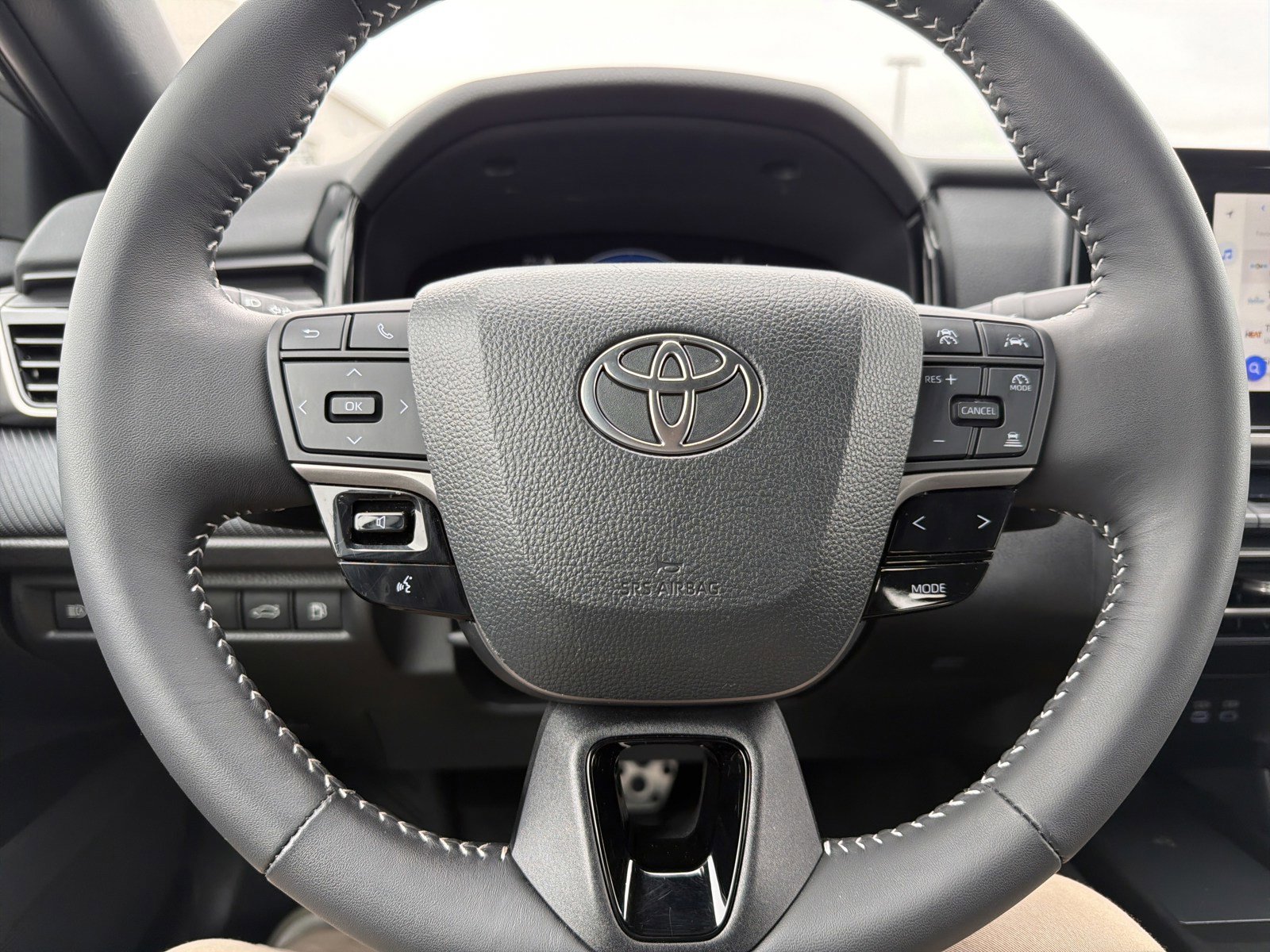 Used 2025 Toyota Camry SE image 25