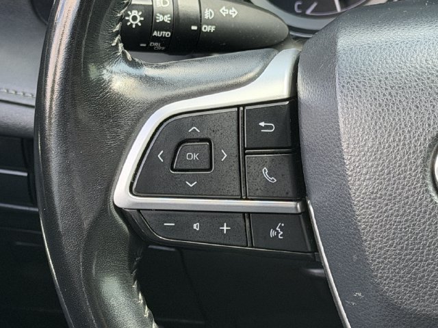 Used 2022 Toyota Highlander XSE FWD image 13