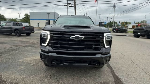 Used 2024 Chevrolet Silverado 2500 LTZ w/ LTZ Plus Package AWD/4WD image 3