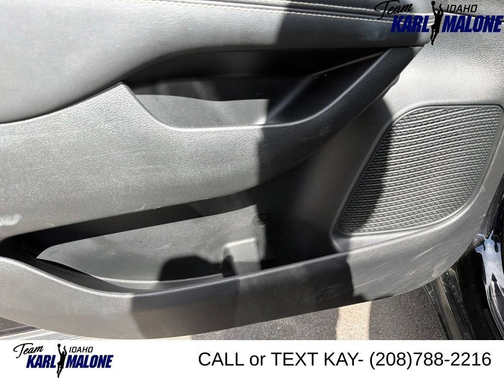 Used 2025 Chrysler Pacifica Select FWD image 22