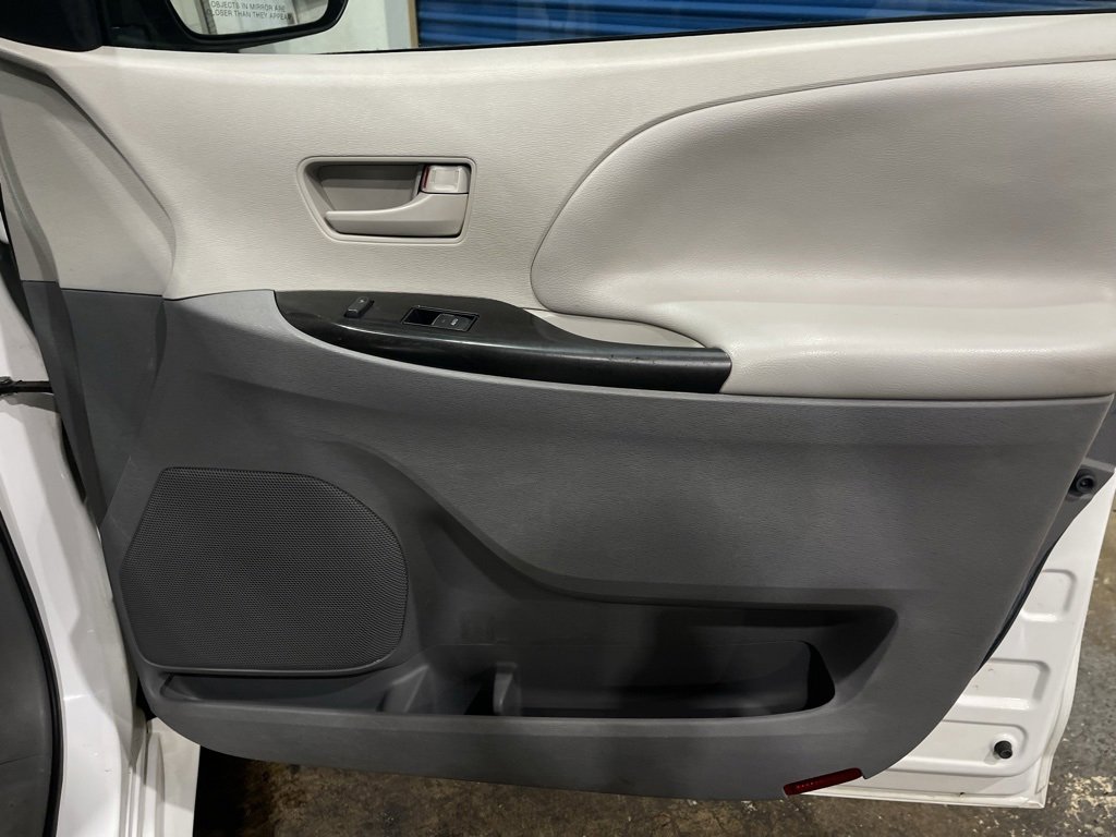 Used 2011 Toyota Sienna LE image 15