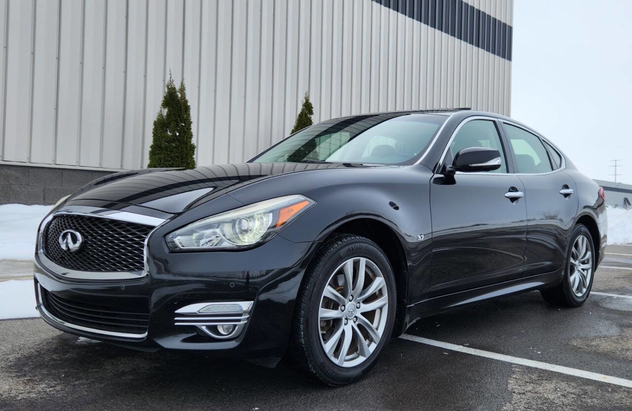 Used 2016 INFINITI Q70 3.7 image 1