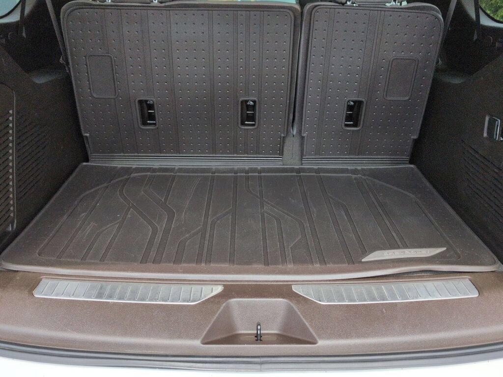 Used 2023 Chevrolet Suburban Z71 w/ Off-Road Capability Package AWD/4WD image 30