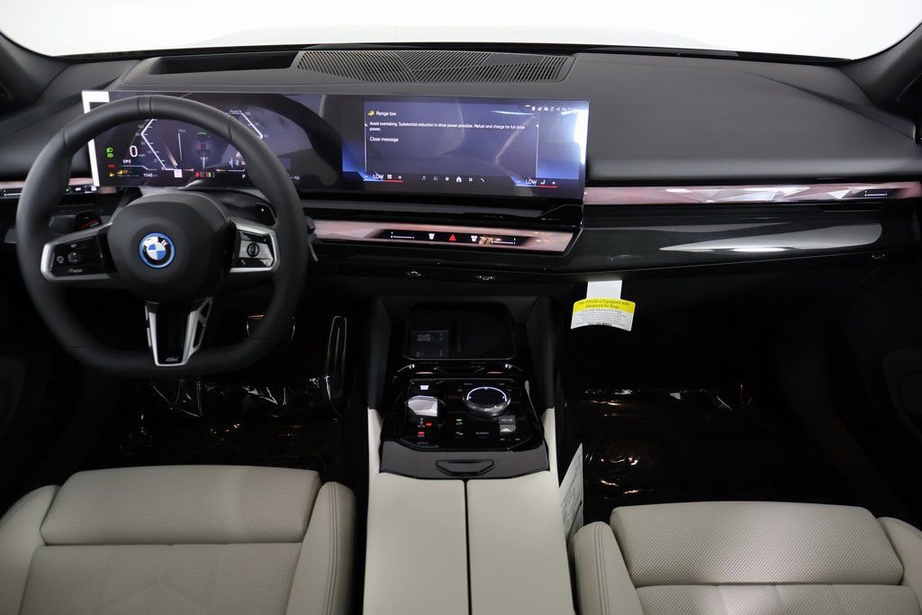 New 2026 BMW 550e xDrive image 4