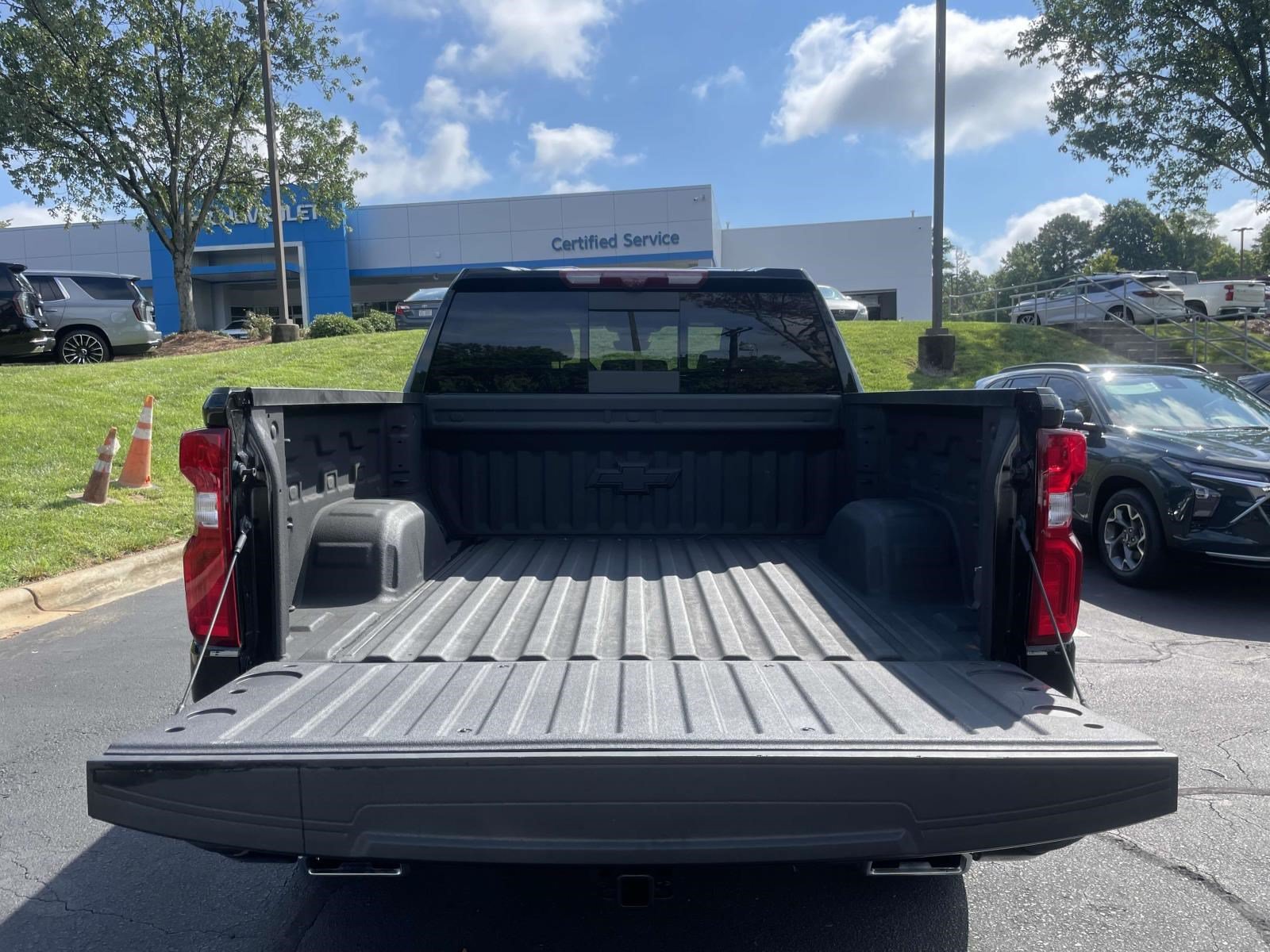 Used 2025 Chevrolet Silverado 1500 High Country w/ High Country Premium Package AWD/4WD image 8