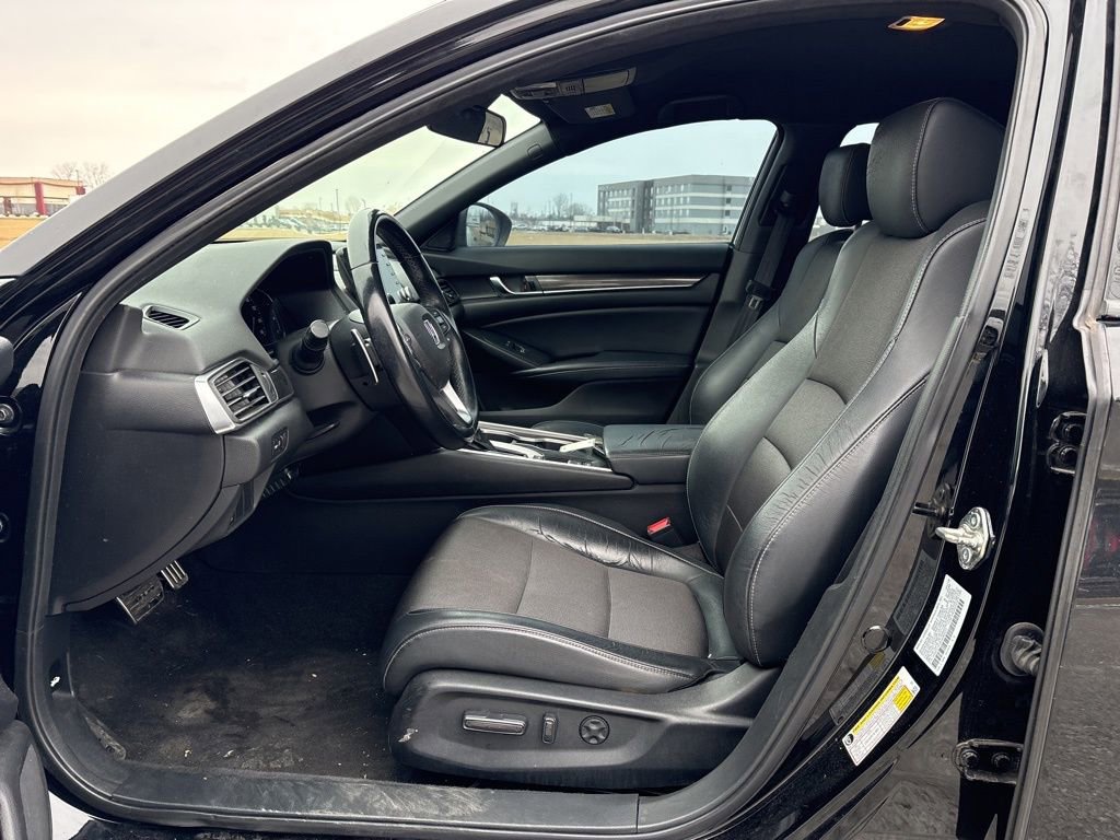 Used 2018 Honda Accord Sport image 13