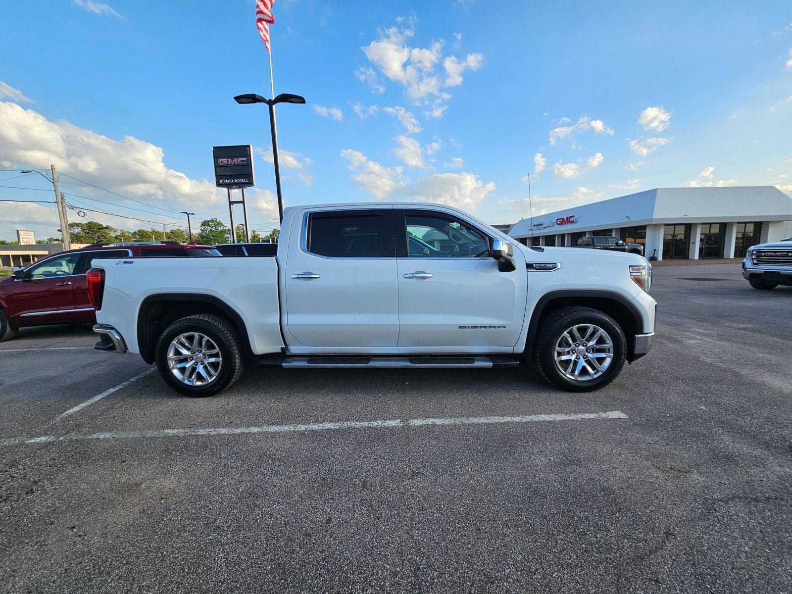 Used 2019 GMC Sierra 1500 SLT w/ SLT Premium Package AWD/4WD image 6