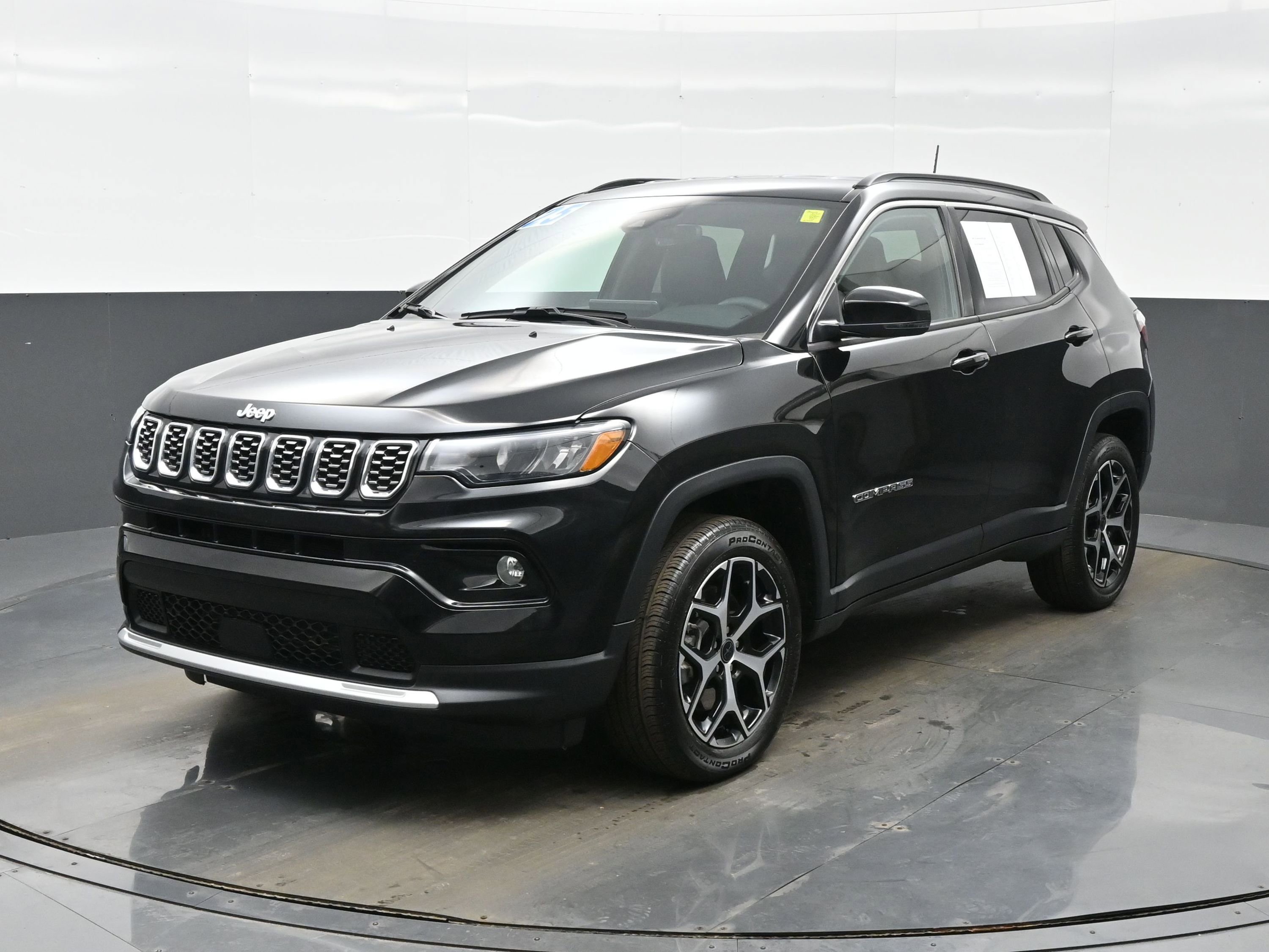 Used 2025 Jeep Compass Limited image 2