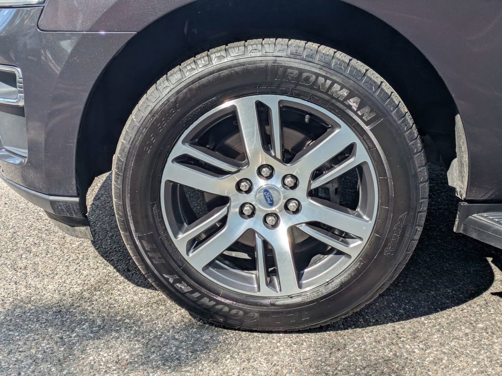 Used 2024 Ford Expedition Limited image 9