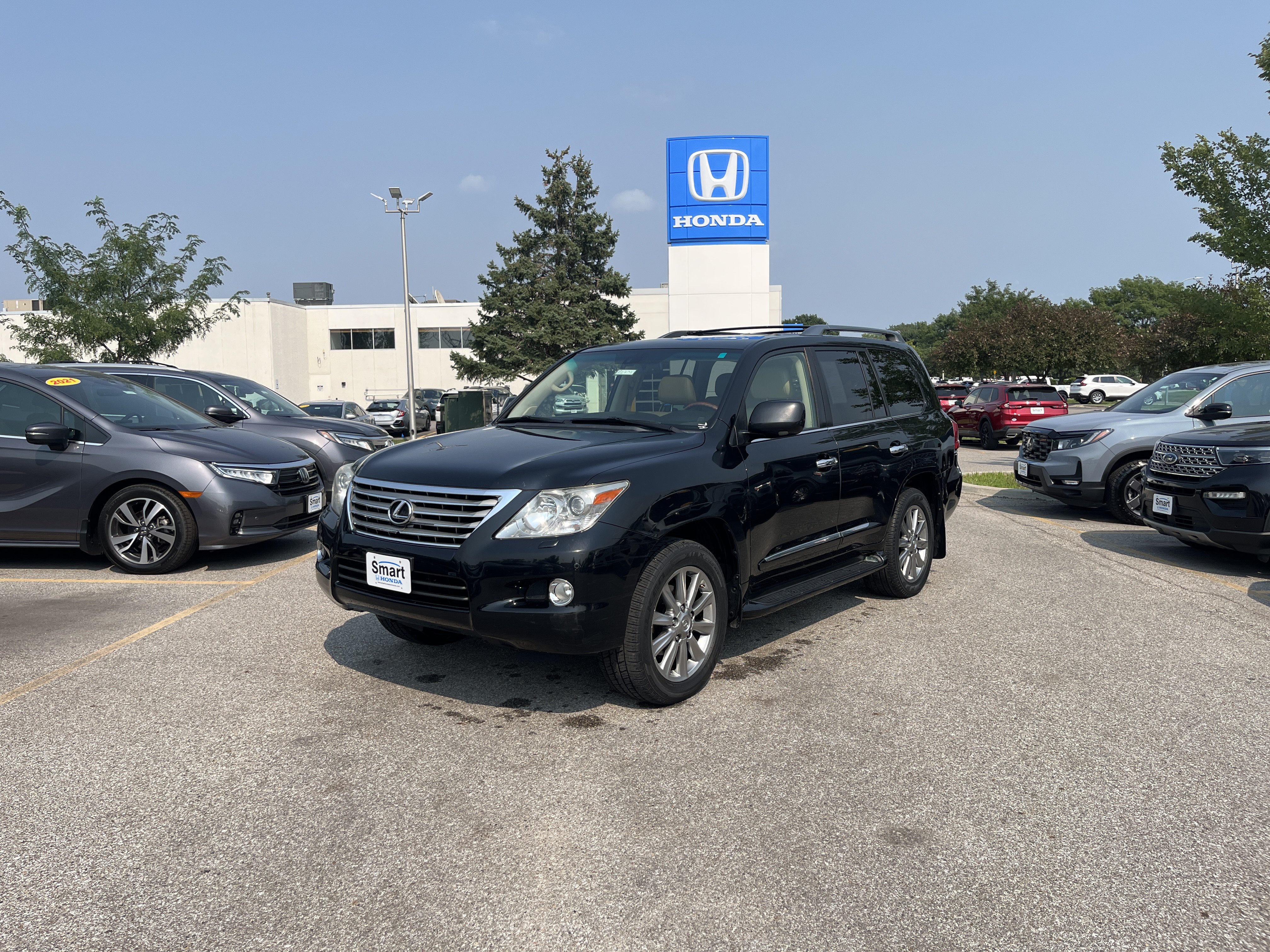 Used 2011 Lexus LX 570 4WD w/ Luxury Pkg