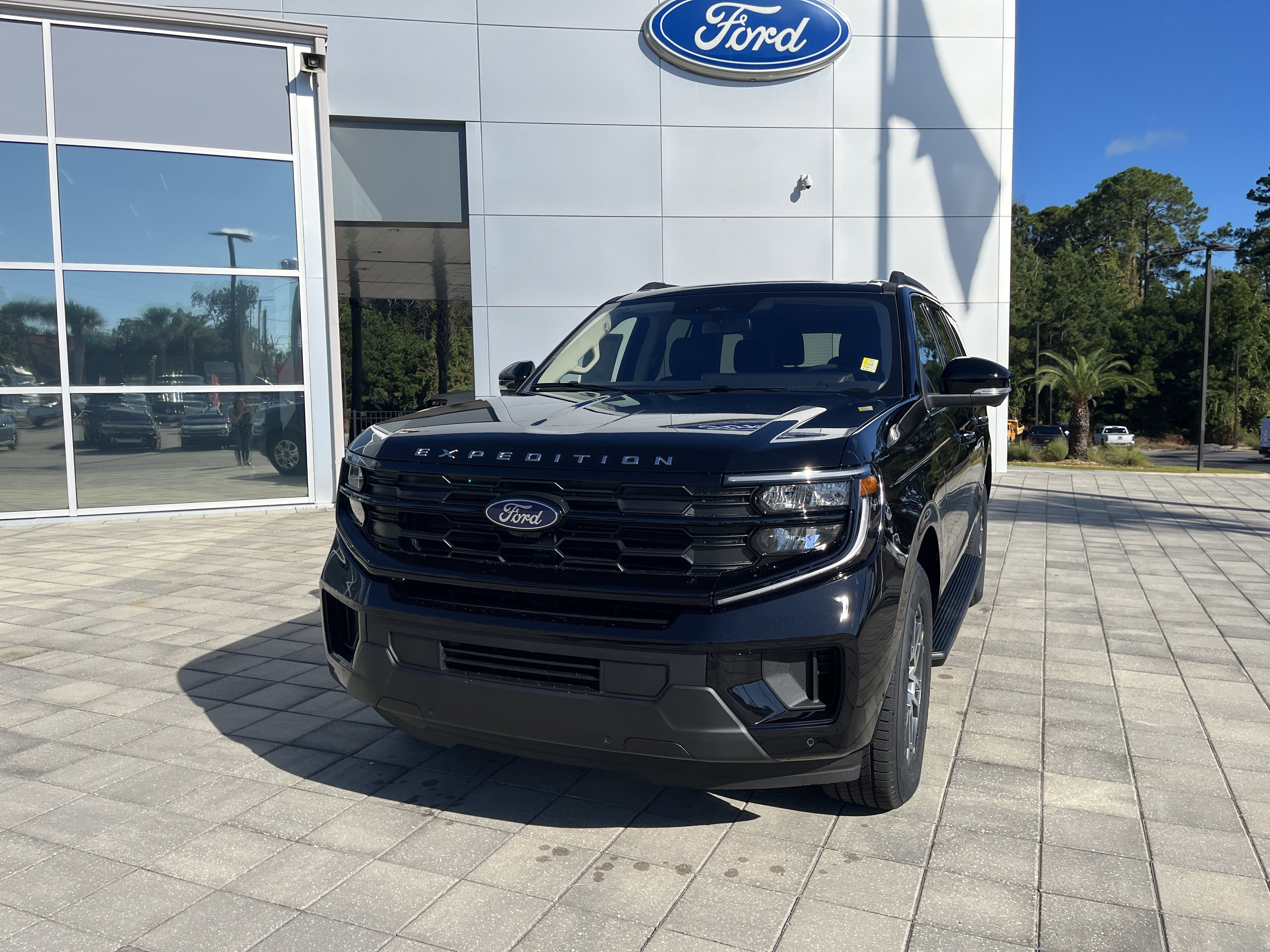 New 2025 Ford Expedition Active image 2