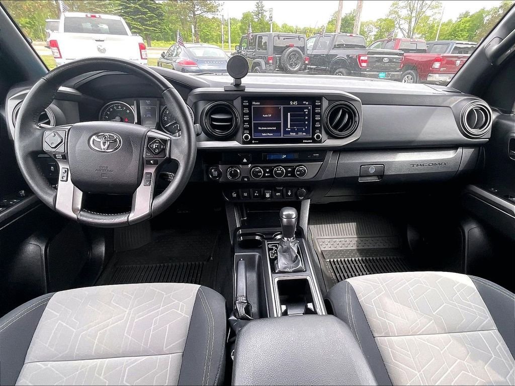 Used 2022 Toyota Tacoma TRD Off-Road w/ Technology Package AWD/4WD image 21