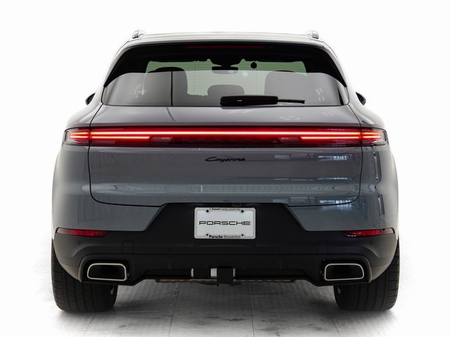 Used 2025 Porsche Cayenne image 33