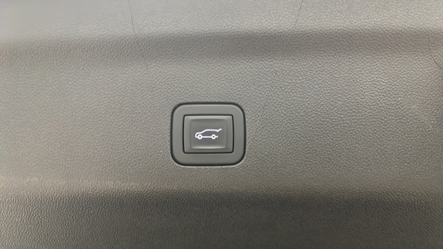 Used 2025 Chevrolet Suburban Premier AWD/4WD image 27