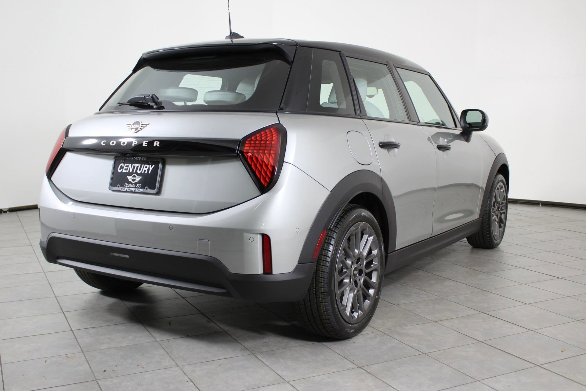 Used 2026 MINI Cooper 4-Door Hardtop FWD image 9