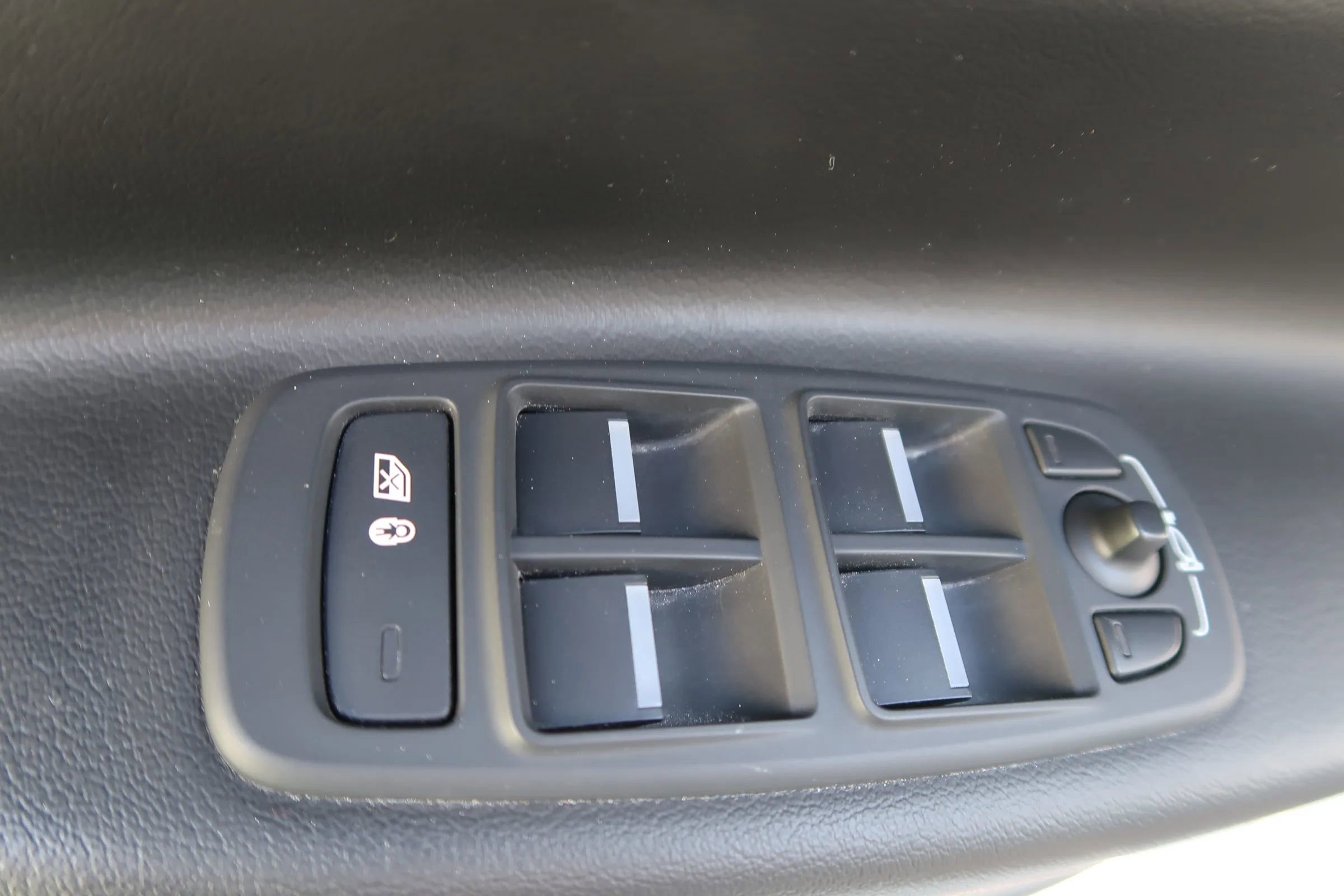 Used 2017 Jaguar XE First Edition image 26