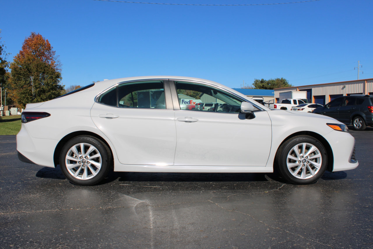 Used 2023 Toyota Camry LE image 3