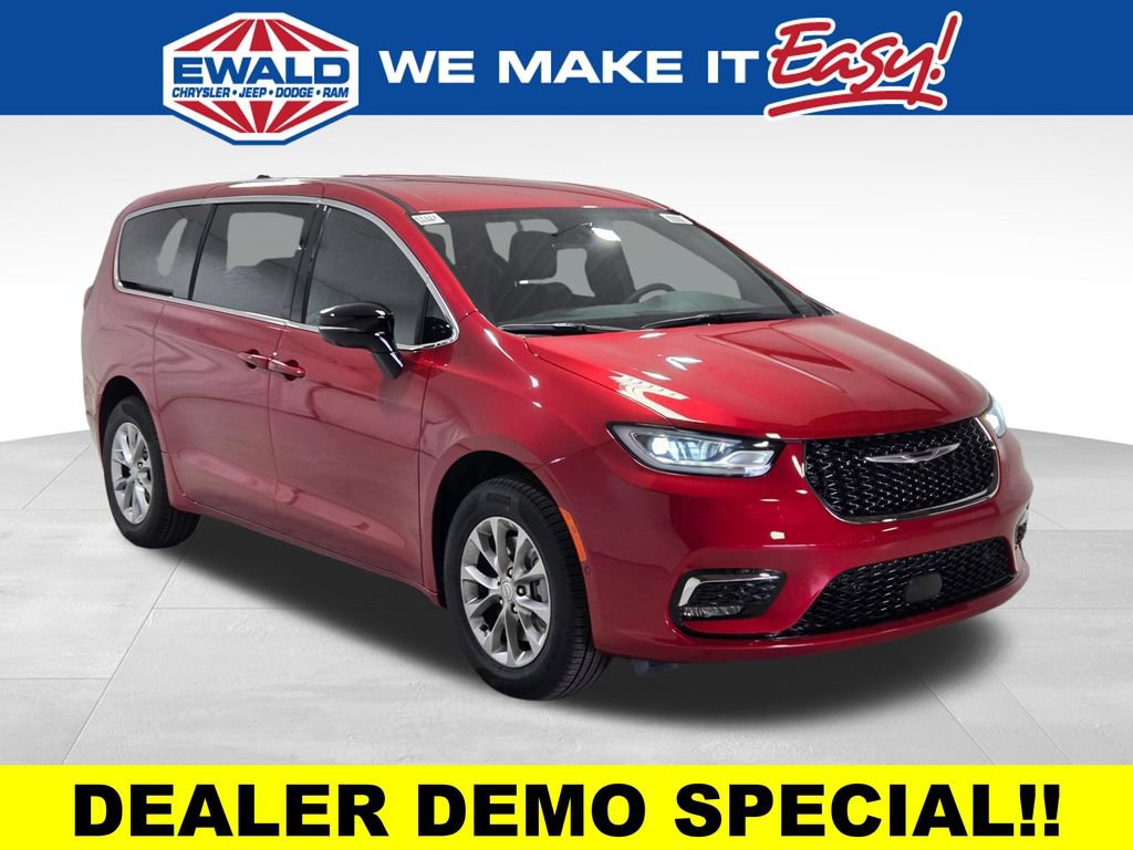 New 2026 Chrysler Pacifica Select
