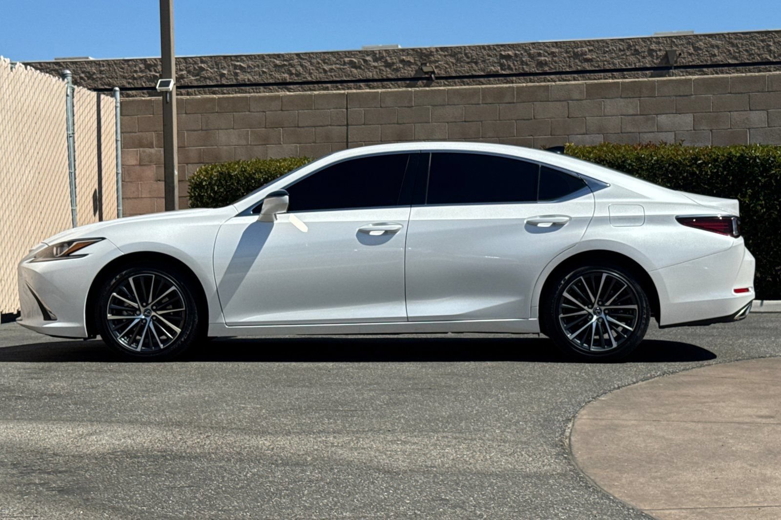 Used 2025 Lexus ES 350 w/ Premium Package FWD image 7