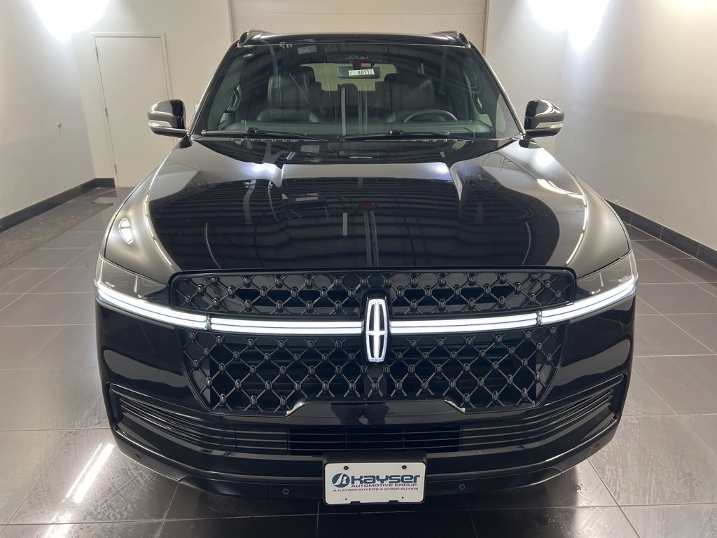 New 2026 Lincoln Navigator Reserve w/ Jet Appearance Package image 2