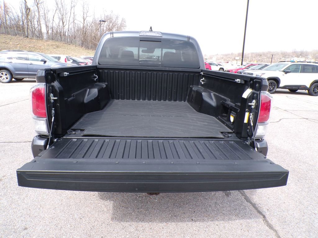 Used 2021 Toyota Tacoma TRD Sport w/ TRD Premium Sport Package AWD/4WD image 7