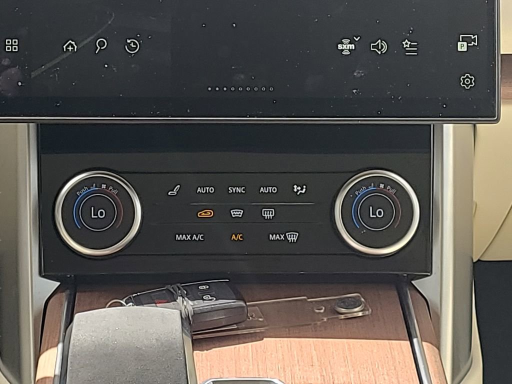 Used 2023 Land Rover Range Rover Long Wheelbase SE image 25