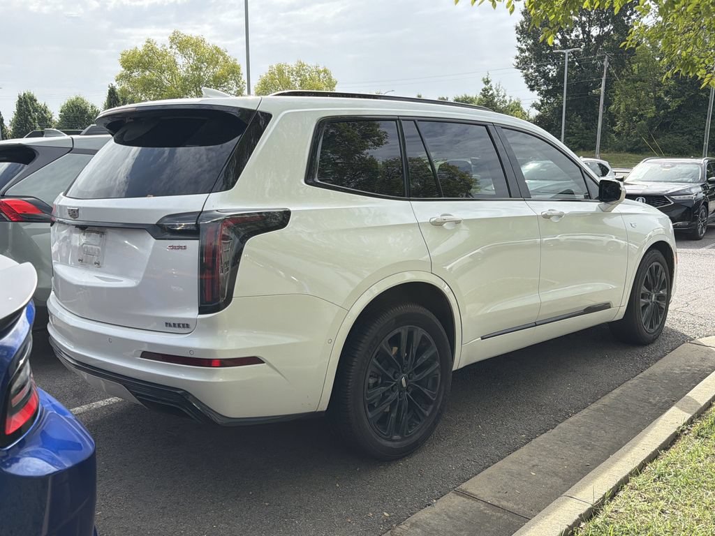 Used 2021 Cadillac XT6 Sport w/ LPO, ONYX Package AWD/4WD image 4