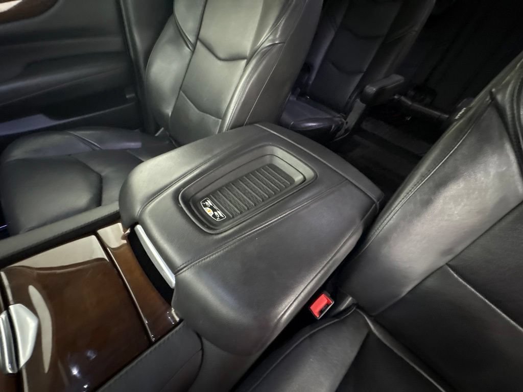 Used 2020 Cadillac Escalade 2WD image 31