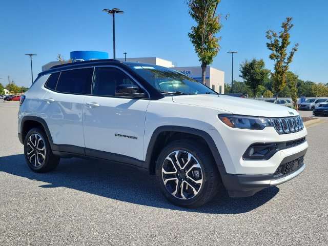 Used 2023 Jeep Compass Limited AWD/4WD image 3