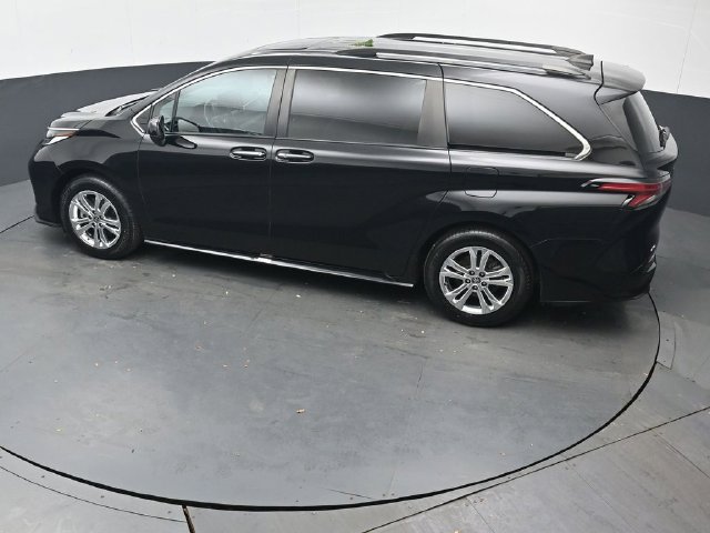 Used 2023 Toyota Sienna XSE w/ XSE Plus Package AWD/4WD image 39