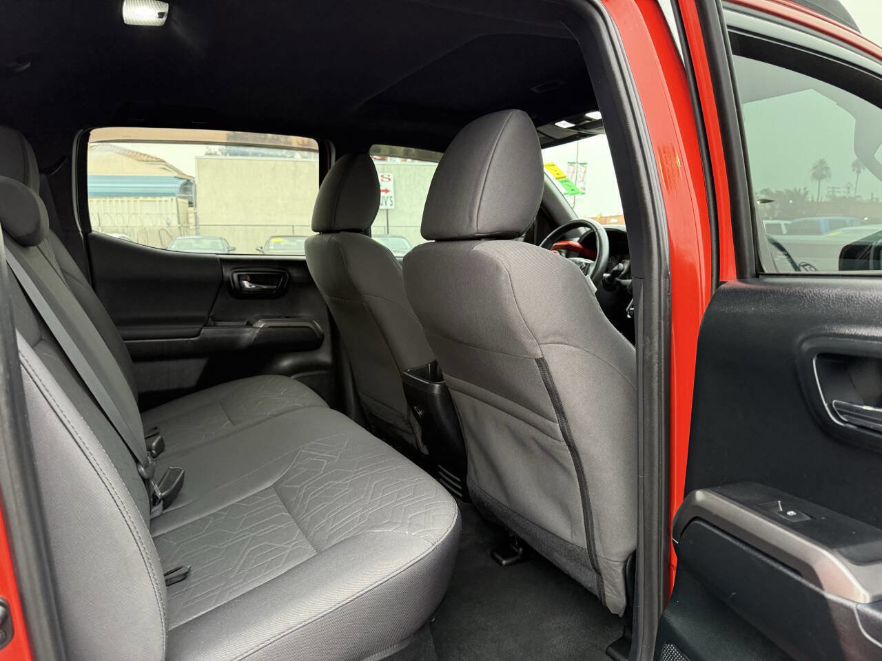 Used 2017 Toyota Tacoma TRD Sport image 12