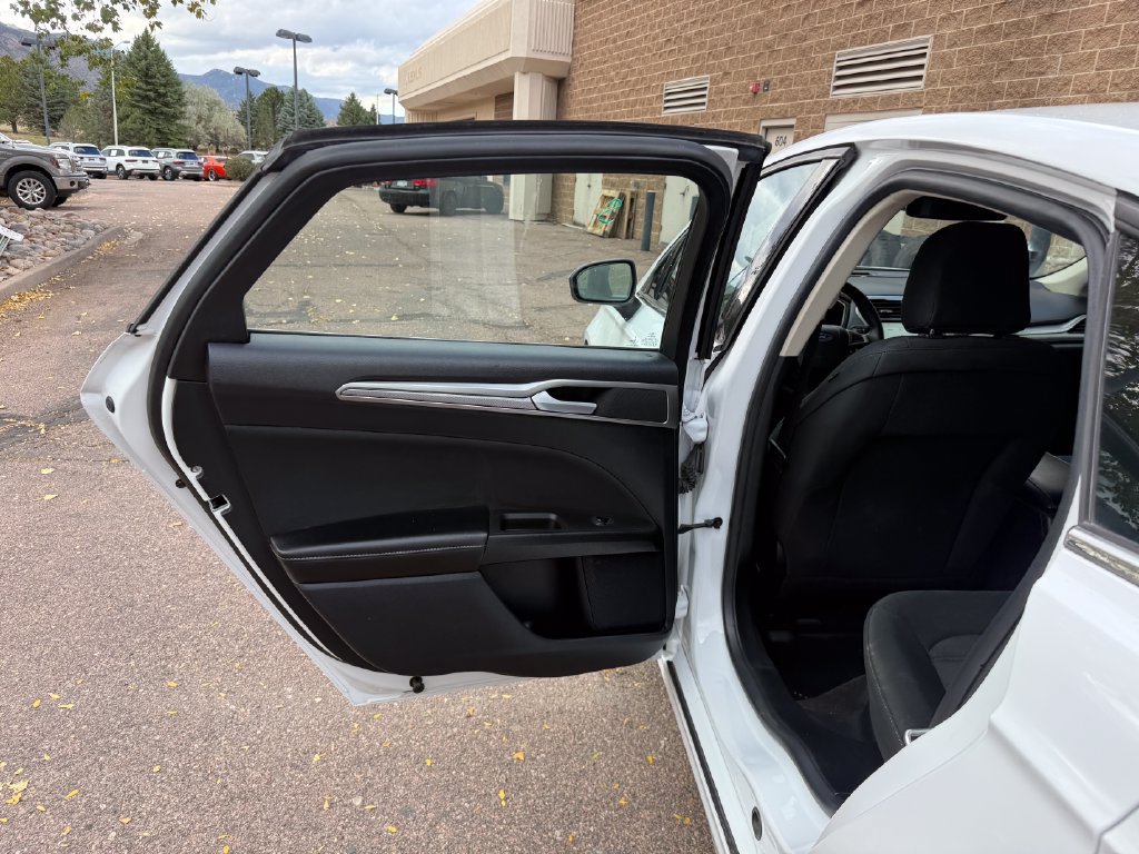 Used 2020 Ford Fusion SE FWD image 17