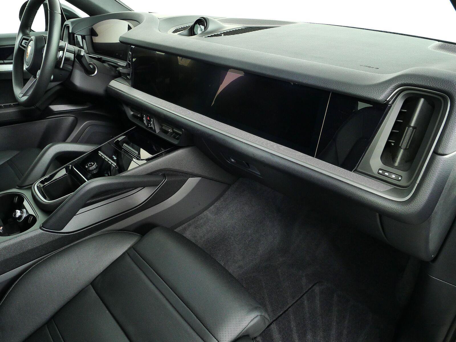 Certified 2024 Porsche Cayenne Coupe AWD/4WD image 26