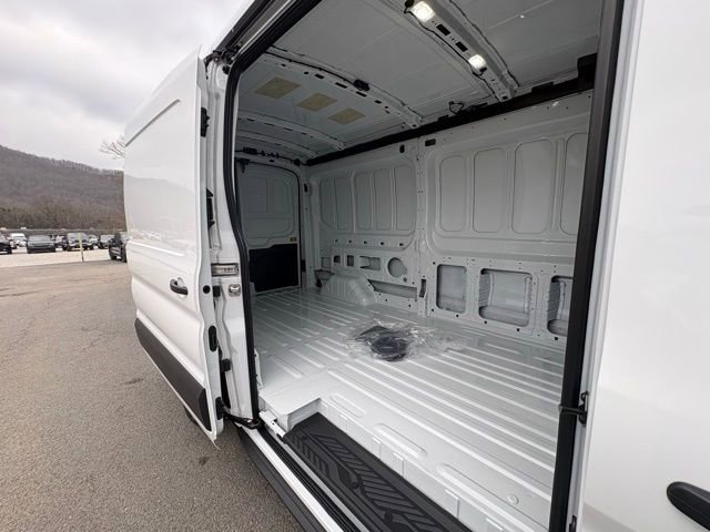 New 2026 Ford Transit 250 148 Medium Roof image 24